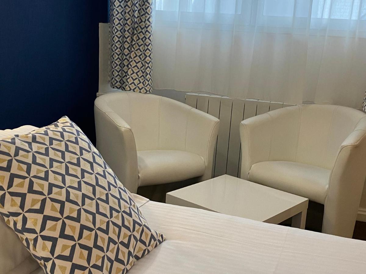Contact Hotel - Motel Les Bleuets & Spa Ла-Ривьер-Сен-Совёр Экстерьер фото