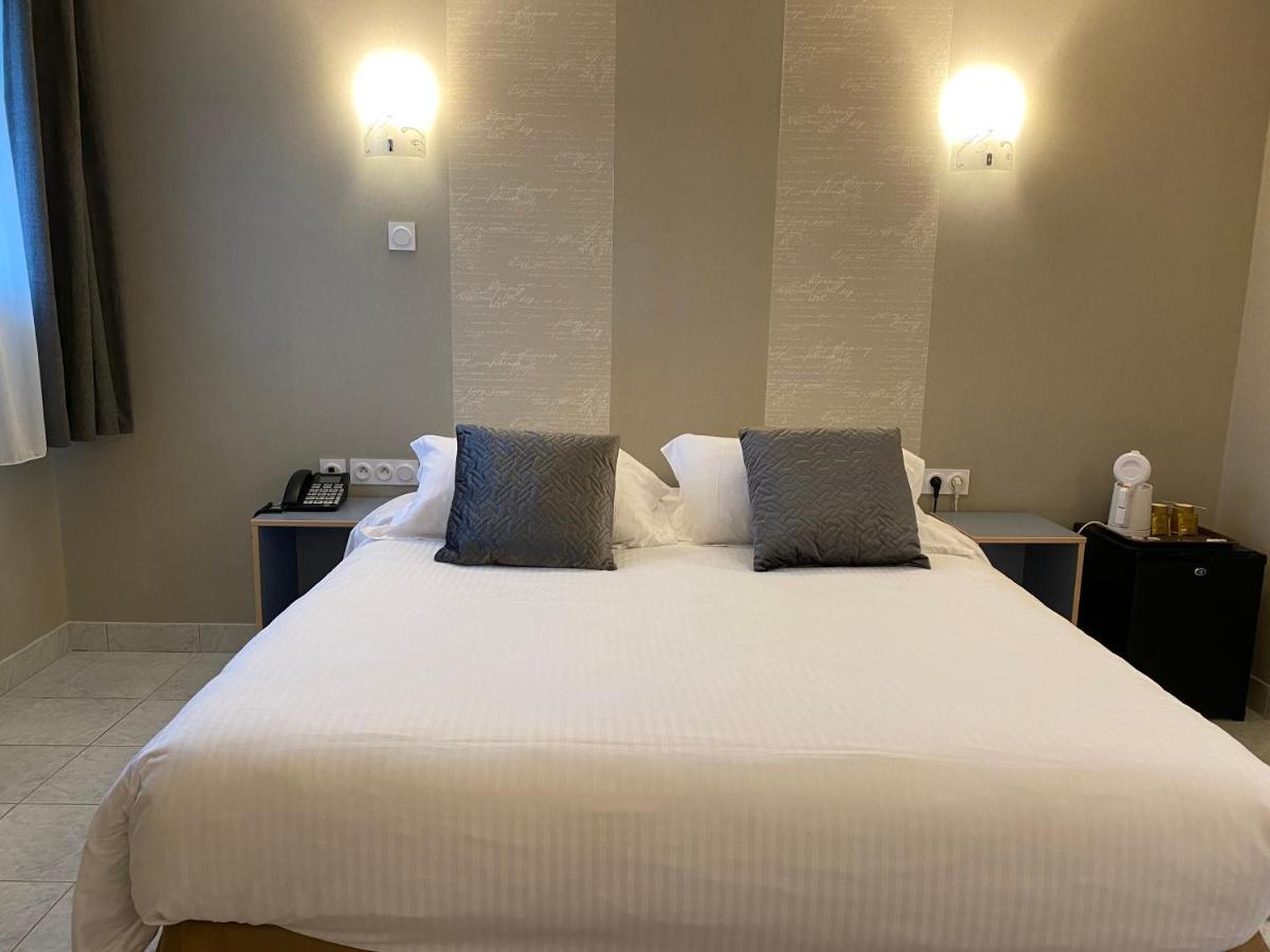 Contact Hotel - Motel Les Bleuets & Spa Ла-Ривьер-Сен-Совёр Экстерьер фото