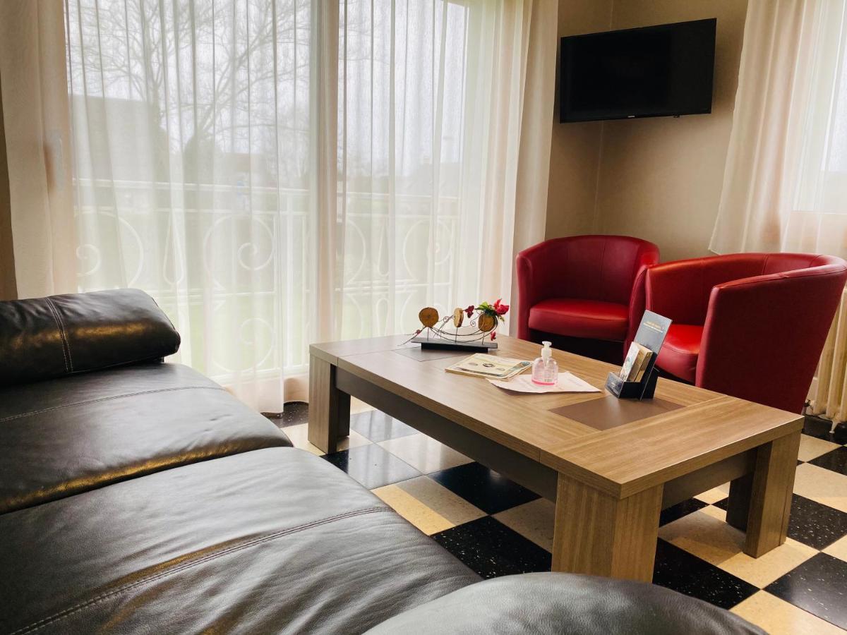 Contact Hotel - Motel Les Bleuets & Spa Ла-Ривьер-Сен-Совёр Экстерьер фото