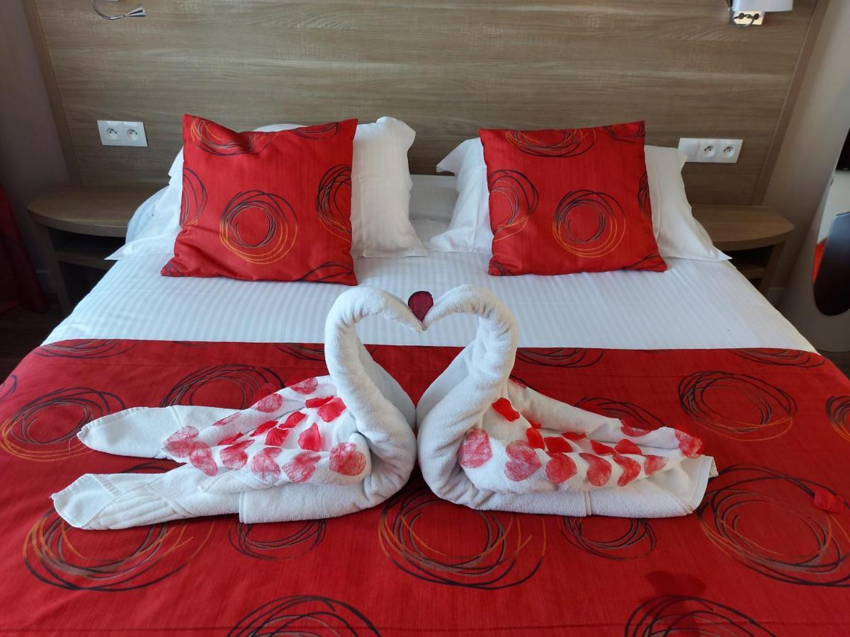 Contact Hotel - Motel Les Bleuets & Spa Ла-Ривьер-Сен-Совёр Экстерьер фото