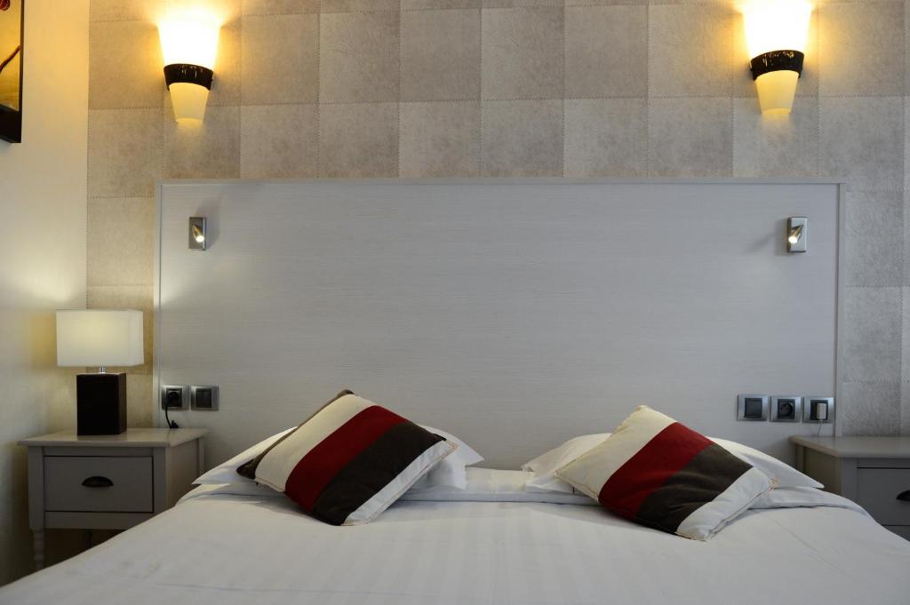 Contact Hotel - Motel Les Bleuets & Spa Ла-Ривьер-Сен-Совёр Экстерьер фото
