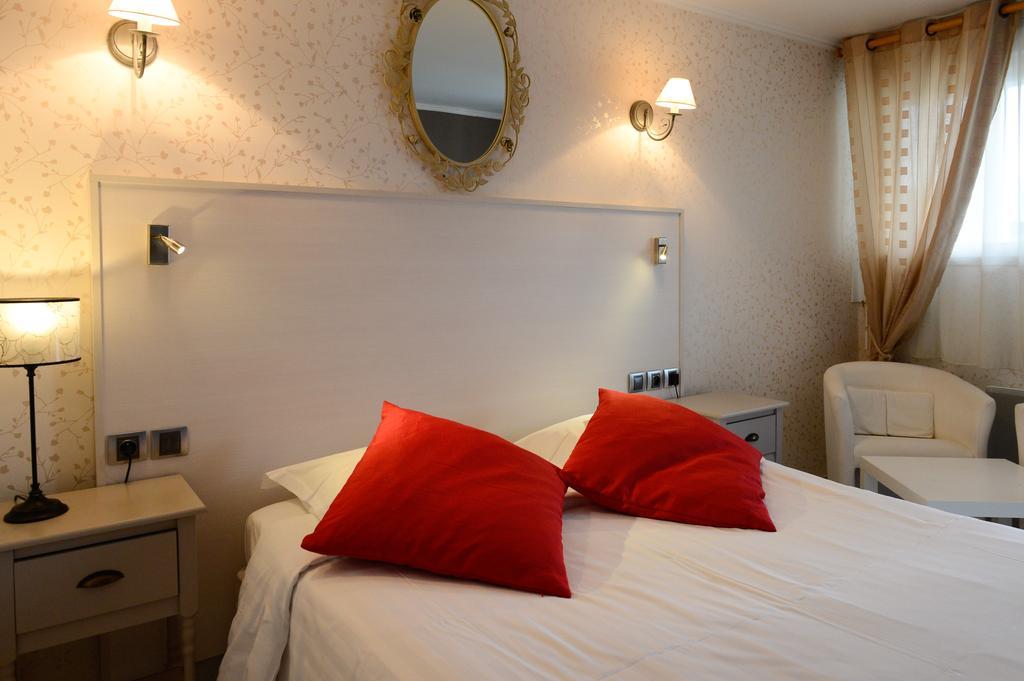 Contact Hotel - Motel Les Bleuets & Spa Ла-Ривьер-Сен-Совёр Экстерьер фото
