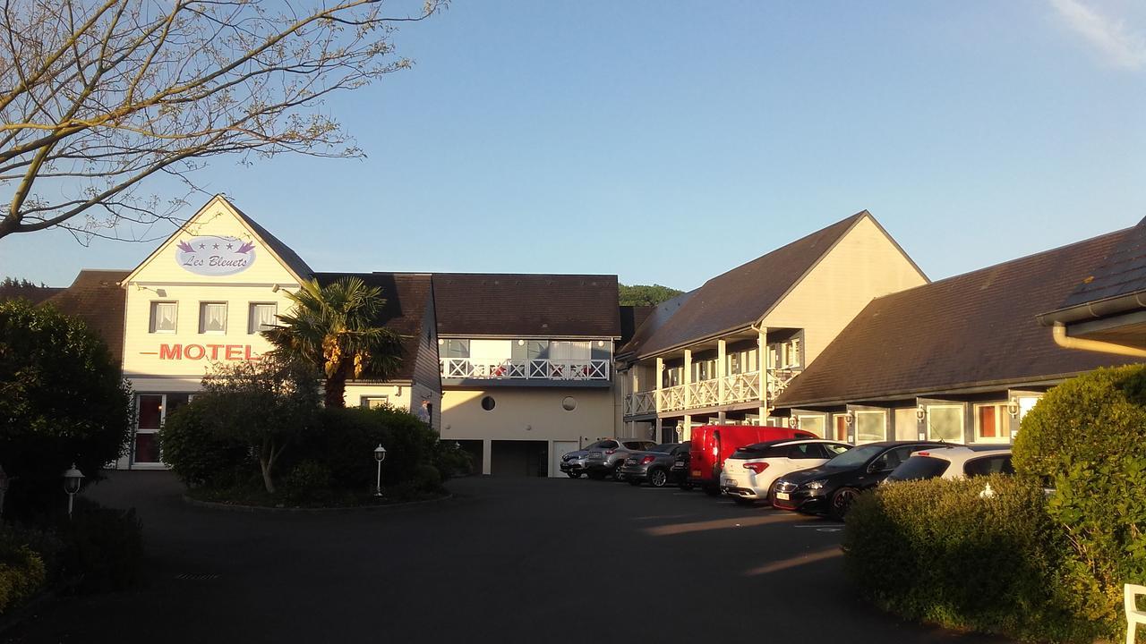 Contact Hotel - Motel Les Bleuets & Spa Ла-Ривьер-Сен-Совёр Экстерьер фото